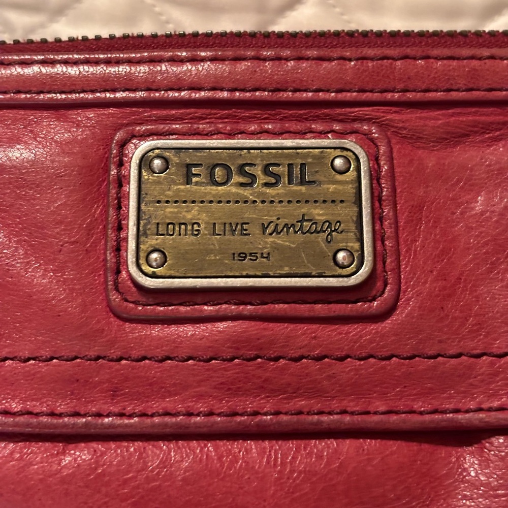 Fossil Long Live Vintage 1954 Red Lamb Hide Leather Top Zip Wallet - Picture 7 of 8
